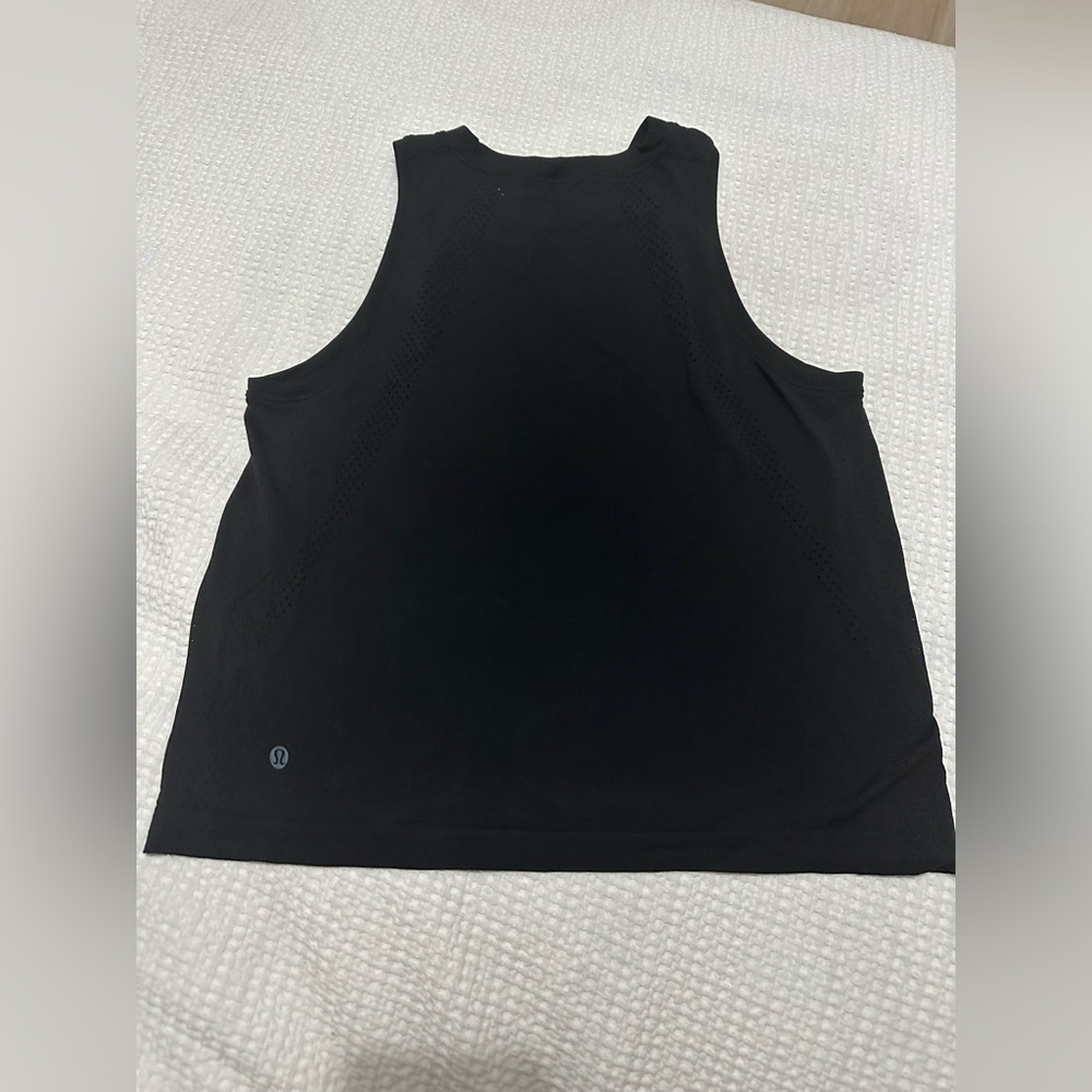 Lululemon black sleeveless tank size 6